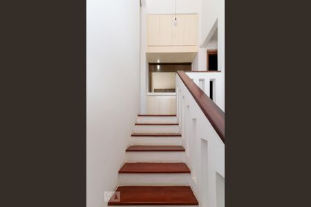 Casa à venda com 600m², 6 quartos e 6 vagasEscada