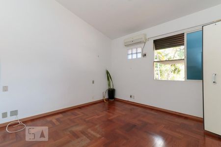 Casa à venda com 600m², 6 quartos e 6 vagasSuíte 2