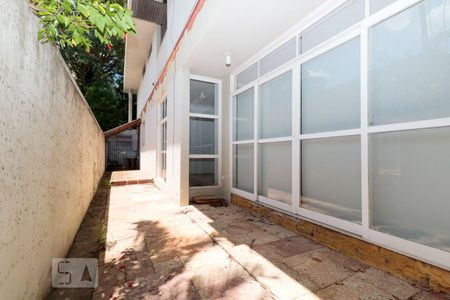 Casa à venda com 600m², 6 quartos e 6 vagasSala - Corredor externo