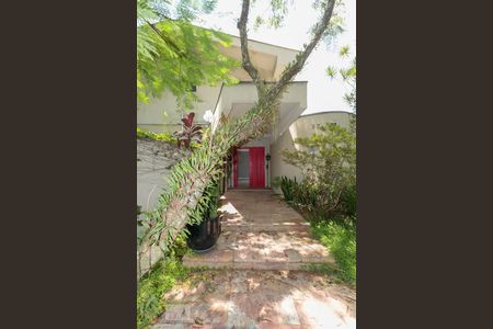 Casa à venda com 600m², 6 quartos e 6 vagasFachada