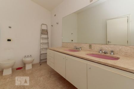 Casa à venda com 600m², 6 quartos e 6 vagasSuíte 2