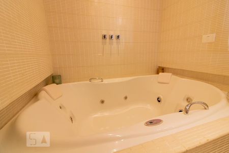 Apartamento à venda com 168m², 3 quartos e 2 vagas Apartamento à venda com 168m², 3 quartos e 2 vagasBanheiro Suíte