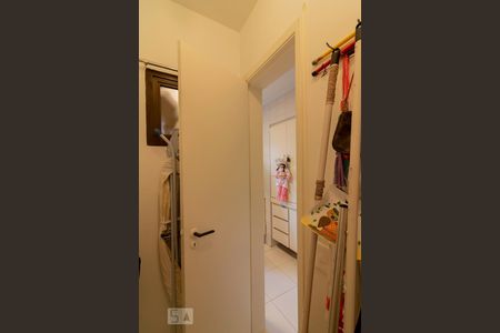 Apartamento à venda com 168m², 3 quartos e 2 vagas Apartamento à venda com 168m², 3 quartos e 2 vagasQuarto de Serviço