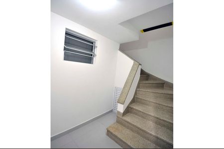 Escada de kitnet/studio para alugar com 1 quarto, 20m² em Butantã, São Paulo