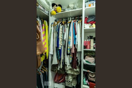 Apartamento à venda com 175m², 3 quartos e 3 vagas Apartamento à venda com 175m², 3 quartos e 3 vagasCloset