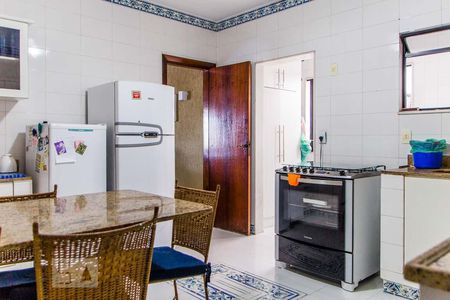 Apartamento à venda com 180m², 4 quartos e 3 vagasCozinha