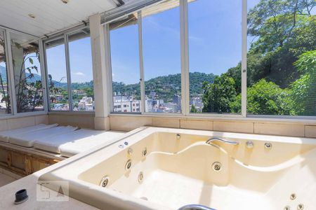 Casa à venda com 600m², 7 quartos e 6 vagasBanheiro Suíte 1 - Banheira