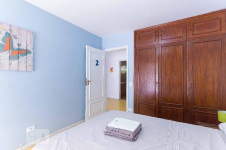 Casa à venda com 600m², 7 quartos e 6 vagasQuarto 1 - Armários