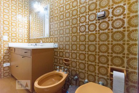 Casa à venda com 600m², 7 quartos e 6 vagasBanheiro Social - Armários