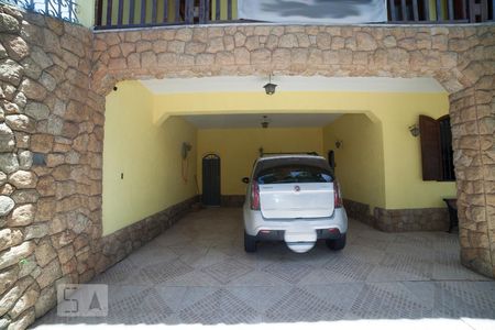 Casa à venda com 320m², 4 quartos e 4 vagas Casa à venda com 320m², 4 quartos e 4 vagasGaragem