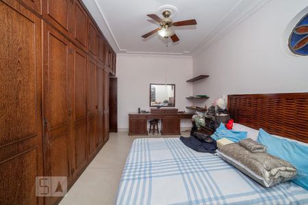 Casa à venda com 320m², 4 quartos e 4 vagas Casa à venda com 320m², 4 quartos e 4 vagasQuarto 1