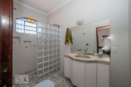 Casa à venda com 320m², 4 quartos e 4 vagas Casa à venda com 320m², 4 quartos e 4 vagasBanheiro