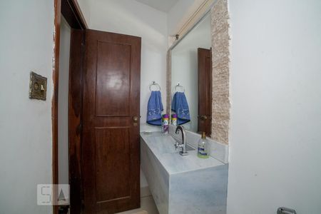 Casa à venda com 320m², 4 quartos e 4 vagas Casa à venda com 320m², 4 quartos e 4 vagasLavabo