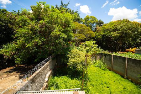 Casa à venda com 210m², 6 quartos e 4 vagas Casa à venda com 210m², 6 quartos e 4 vagasVista do Quarto 03