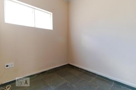 Casa à venda com 210m², 6 quartos e 4 vagas Casa à venda com 210m², 6 quartos e 4 vagasQuarto 01