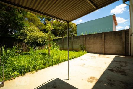 Casa à venda com 210m², 6 quartos e 4 vagas Casa à venda com 210m², 6 quartos e 4 vagasQuintal