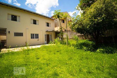 Casa à venda com 210m², 6 quartos e 4 vagas Casa à venda com 210m², 6 quartos e 4 vagasQuintal
