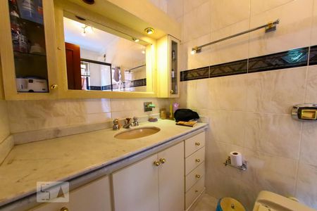 Casa à venda com 400m², 5 quartos e 4 vagasBanheiro da Suite 2