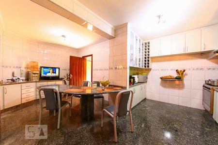 Casa à venda com 400m², 5 quartos e 4 vagasCozinha 