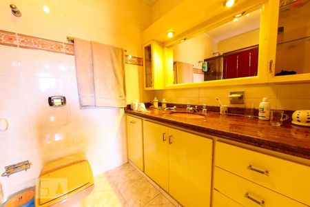 Casa à venda com 400m², 5 quartos e 4 vagasBanheiro da Suite 4