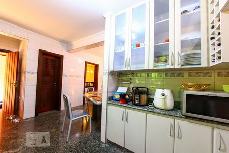 Casa à venda com 400m², 5 quartos e 4 vagasCozinha 