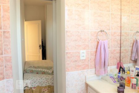 Casa à venda com 212m², 4 quartos e 4 vagasBanheiro 2