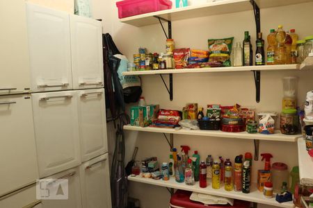 Casa à venda com 212m², 4 quartos e 4 vagasDespensa