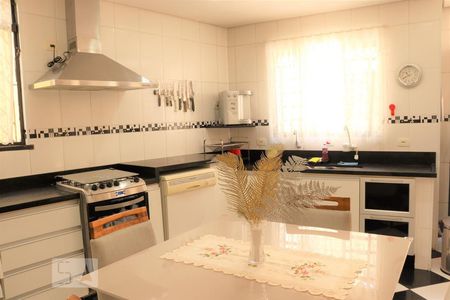 Casa à venda com 212m², 4 quartos e 4 vagasCozinha