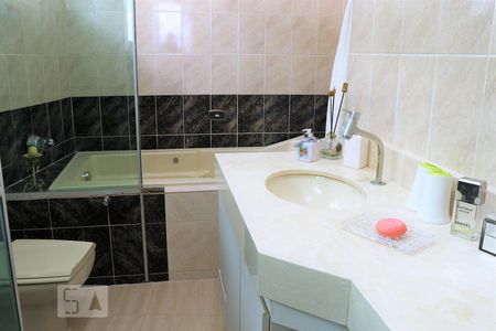 Casa à venda com 212m², 4 quartos e 4 vagasBanheiro 1