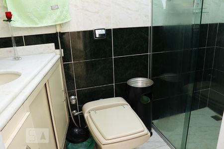 Casa à venda com 212m², 4 quartos e 4 vagasBanheiro 4