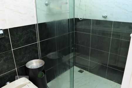 Casa à venda com 212m², 4 quartos e 4 vagasBanheiro 4