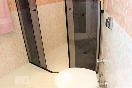 Casa à venda com 212m², 4 quartos e 4 vagasBanheiro 2