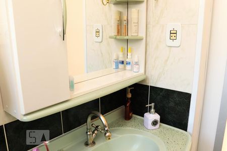 Casa à venda com 212m², 4 quartos e 4 vagasBanheiro 3