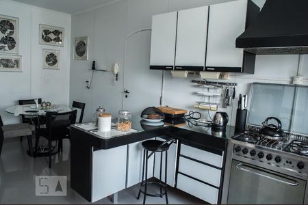 Apartamento para alugar com 290m², 3 quartos e 4 vagas Apartamento para alugar com 290m², 3 quartos e 4 vagasCozinha
