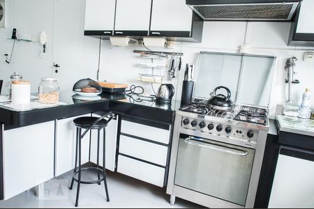 Apartamento para alugar com 290m², 3 quartos e 4 vagas Apartamento para alugar com 290m², 3 quartos e 4 vagasCozinha