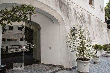 Apartamento para alugar com 290m², 3 quartos e 4 vagas Apartamento para alugar com 290m², 3 quartos e 4 vagasFachada