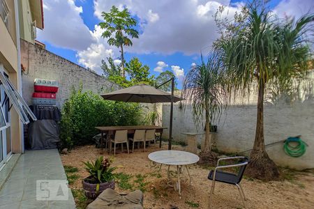 Casa de condomínio para alugar com 339m², 4 quartos e 3 vagasQuintal