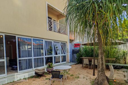 Casa de condomínio para alugar com 339m², 4 quartos e 3 vagasQuintal