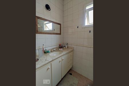 Casa de condomínio para alugar com 339m², 4 quartos e 3 vagasBanheiro da Suíte 1