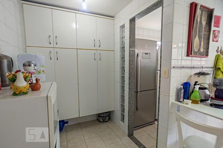 Casa de condomínio para alugar com 339m², 4 quartos e 3 vagasCozinha