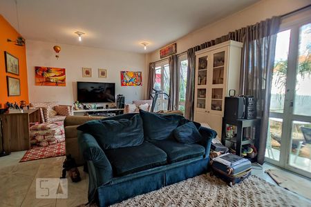 Casa de condomínio para alugar com 339m², 4 quartos e 3 vagasSala de TV