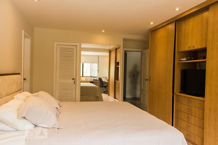 Casa de condomínio para alugar com 400m², 4 quartos e 4 vagas Casa de condomínio para alugar com 400m², 4 quartos e 4 vagasSuíte 2