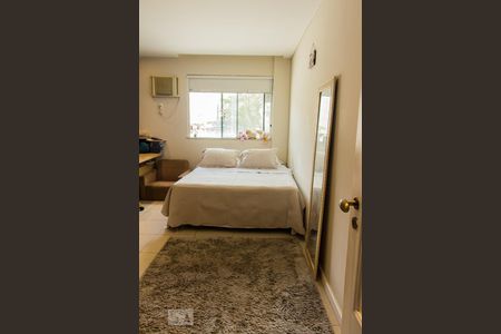 Casa de condomínio para alugar com 400m², 4 quartos e 4 vagas Casa de condomínio para alugar com 400m², 4 quartos e 4 vagasSuíte 2