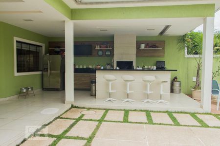 Casa de condomínio para alugar com 400m², 4 quartos e 4 vagas Casa de condomínio para alugar com 400m², 4 quartos e 4 vagasEntrada