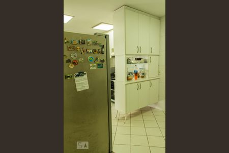 Casa de condomínio para alugar com 400m², 4 quartos e 4 vagas Casa de condomínio para alugar com 400m², 4 quartos e 4 vagasCozinha