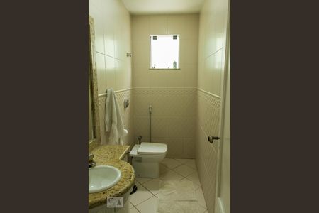 Casa de condomínio para alugar com 400m², 4 quartos e 4 vagas Casa de condomínio para alugar com 400m², 4 quartos e 4 vagasBanheiro