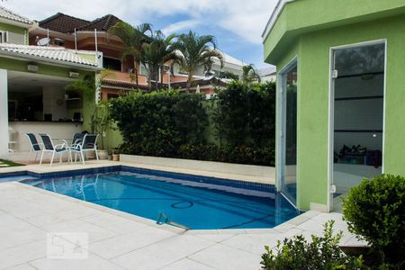 Casa de condomínio para alugar com 400m², 4 quartos e 4 vagas Casa de condomínio para alugar com 400m², 4 quartos e 4 vagasPiscina