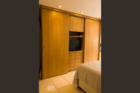 Casa de condomínio para alugar com 400m², 4 quartos e 4 vagas Casa de condomínio para alugar com 400m², 4 quartos e 4 vagasSuíte 2