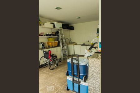 Casa de condomínio para alugar com 400m², 4 quartos e 4 vagas Casa de condomínio para alugar com 400m², 4 quartos e 4 vagasVaranda