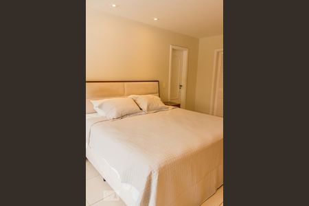 Casa de condomínio para alugar com 400m², 4 quartos e 4 vagas Casa de condomínio para alugar com 400m², 4 quartos e 4 vagasSuíte 2